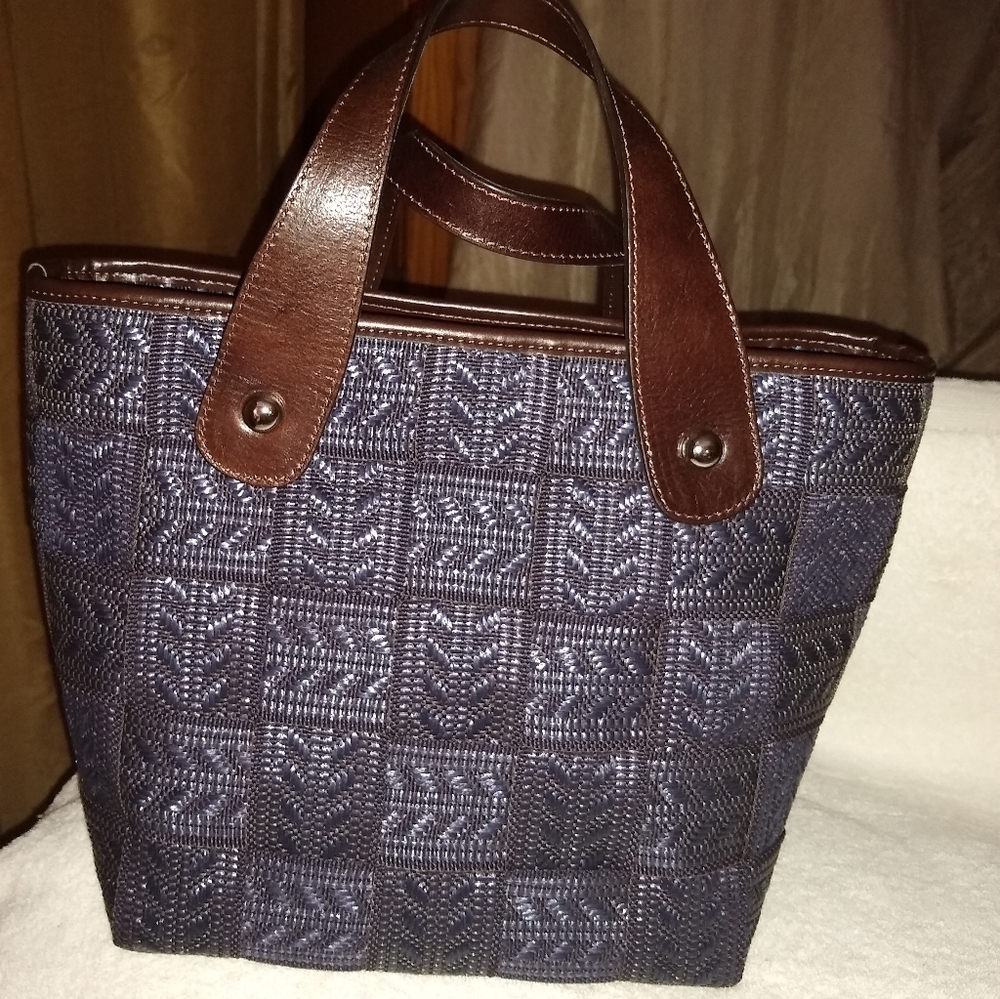 Alma Tonutti woven navy shoulder bag.